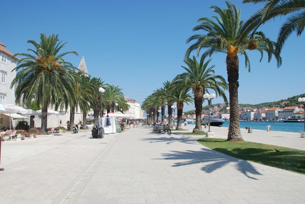 Apartments Mirjana Trogir Exteriör bild
